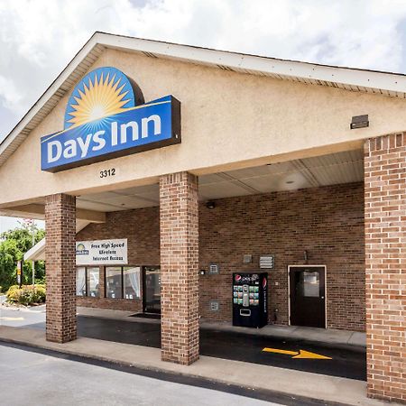 Days Inn By Wyndham Nashville N Opryland/Grand Ole Opry Bagian luar foto