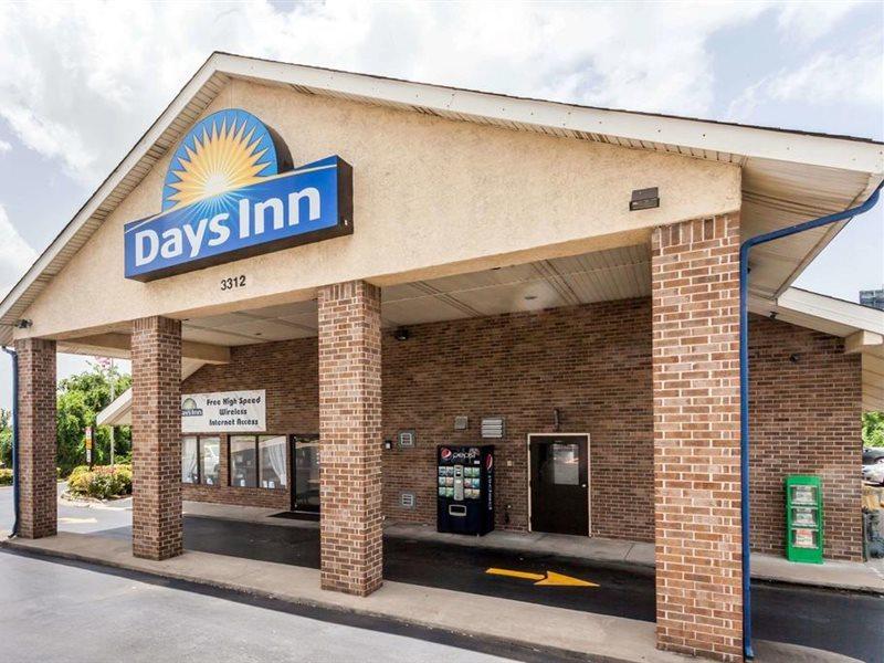 Days Inn By Wyndham Nashville N Opryland/Grand Ole Opry Bagian luar foto