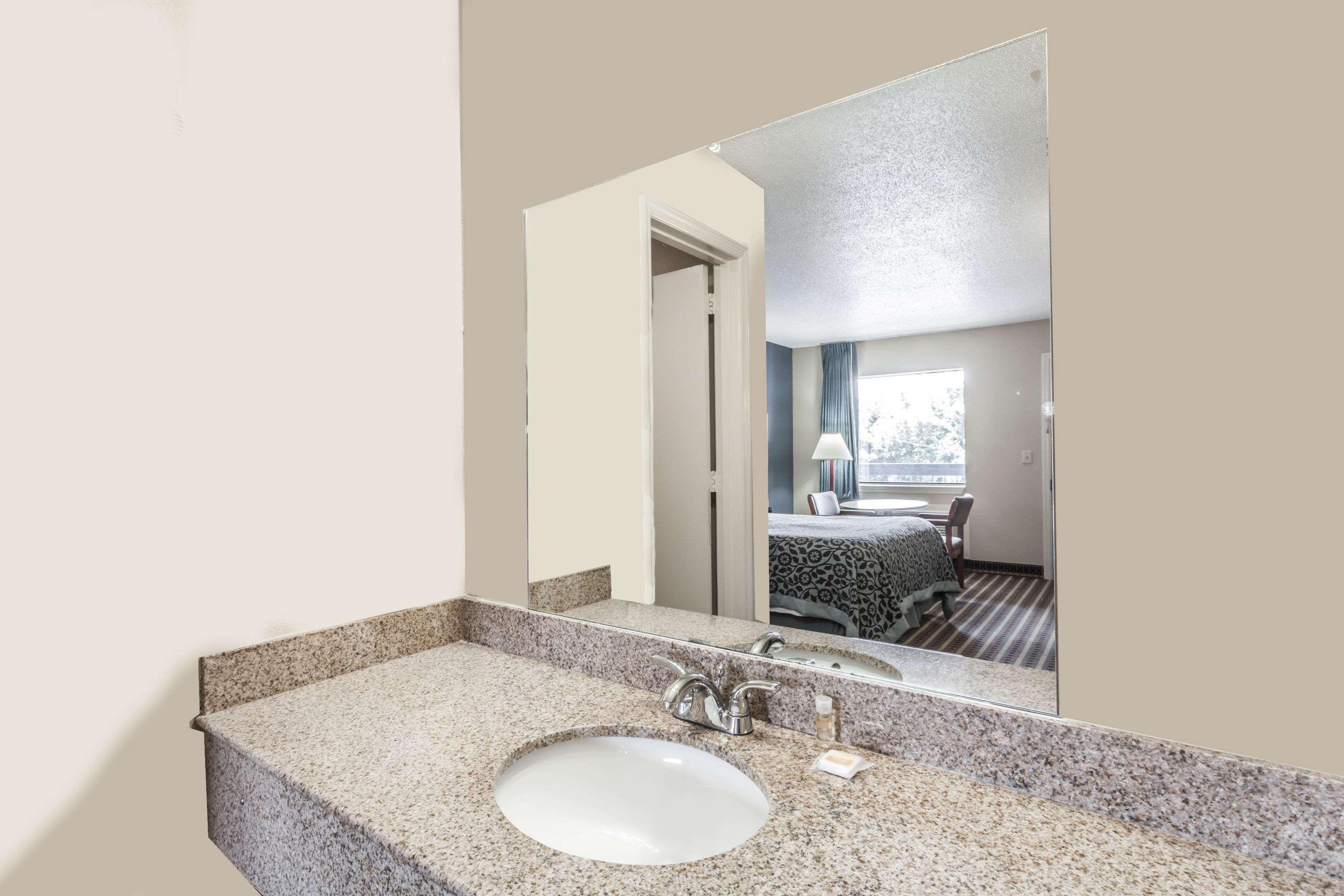 Days Inn By Wyndham Nashville N Opryland/Grand Ole Opry Bagian luar foto